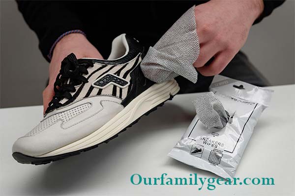 How to Clean Tennis Shoes
